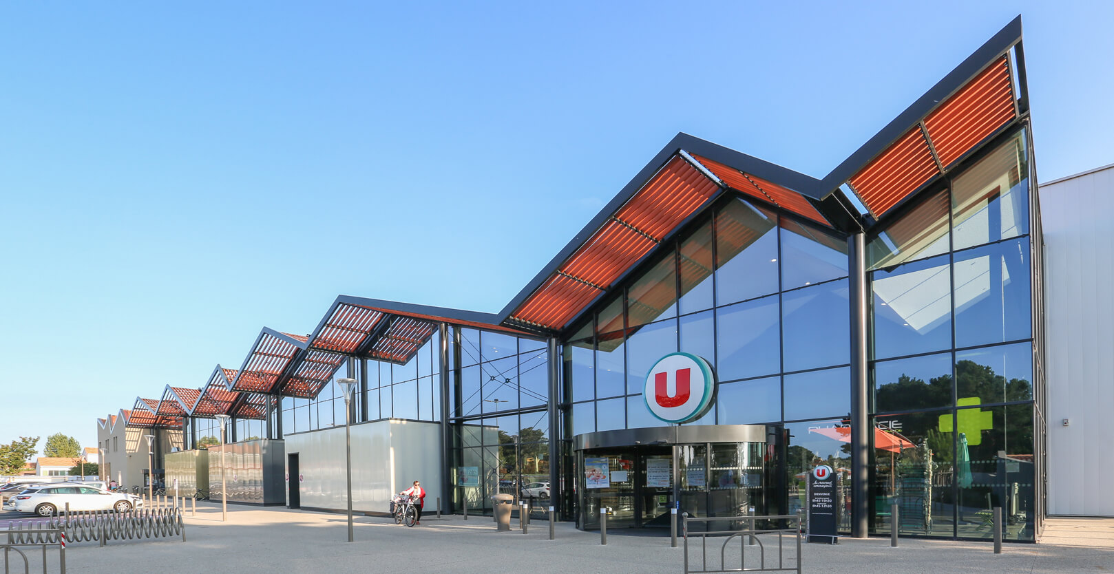 30906-store intérieur des clics et vous